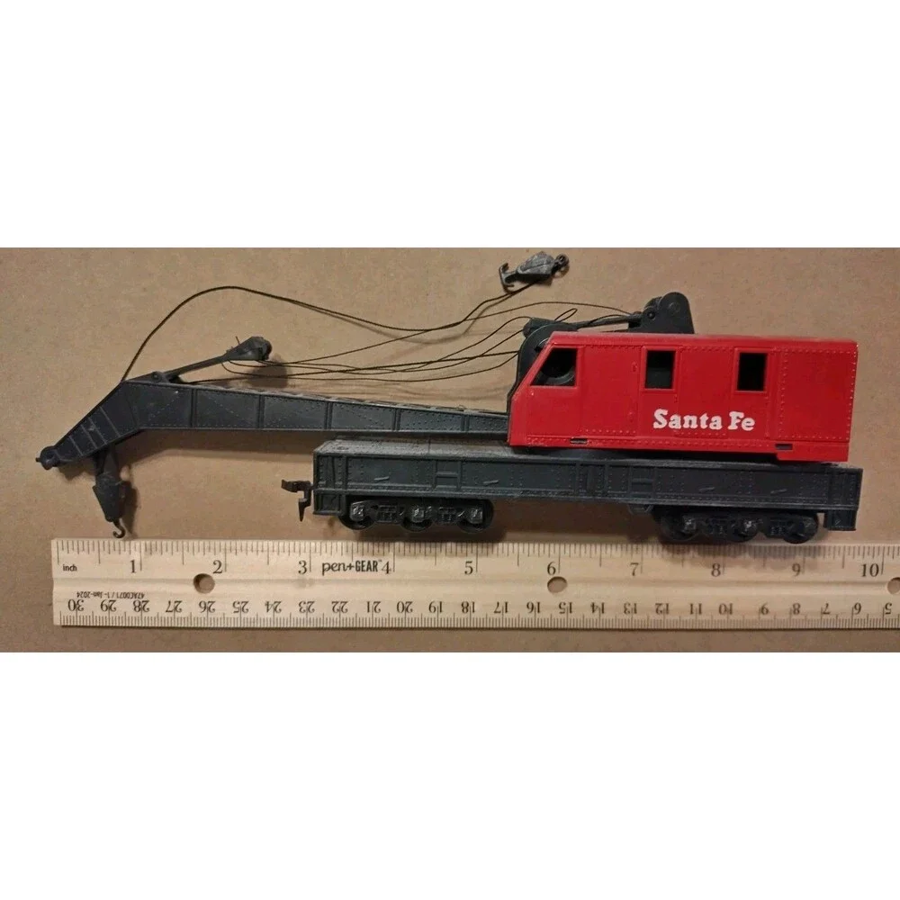 Lot Of 2 Tyco Santa Fe Hong Kong HO Train Items Engine Crane Vintage Toy Track